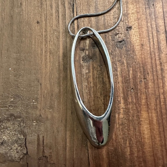 Elegant Silver Necklace - Picture 3 of 3